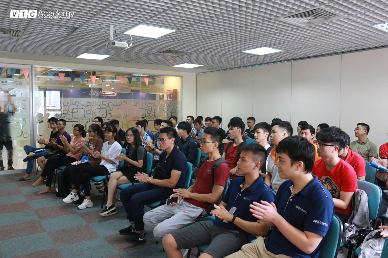 Events How to do #1: Responsive Web Design attracts young people who love Technology in Hanoi
