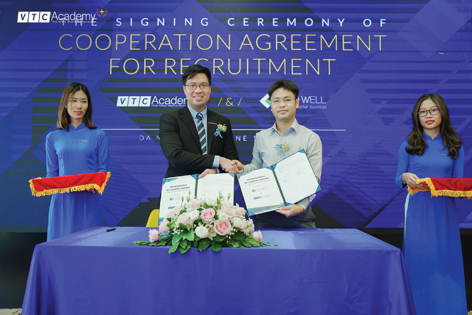 Review VTC Academy: VTC Academy signs a recruitment partnership with LadiPage Vietnam Technology Joint Stock Company.