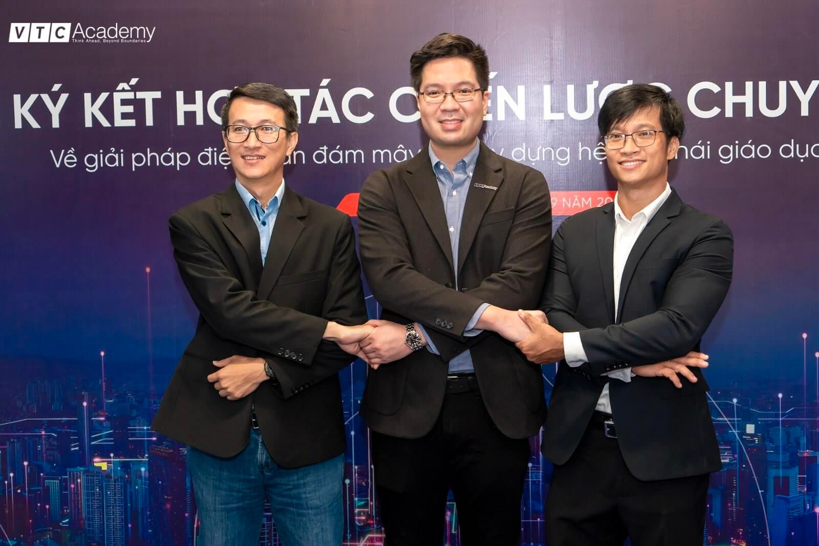 Review VTC Academy: Strategic cooperation agreement signed for cloud computing solutions and building intelligent education ecosystem with VNG Cloud.