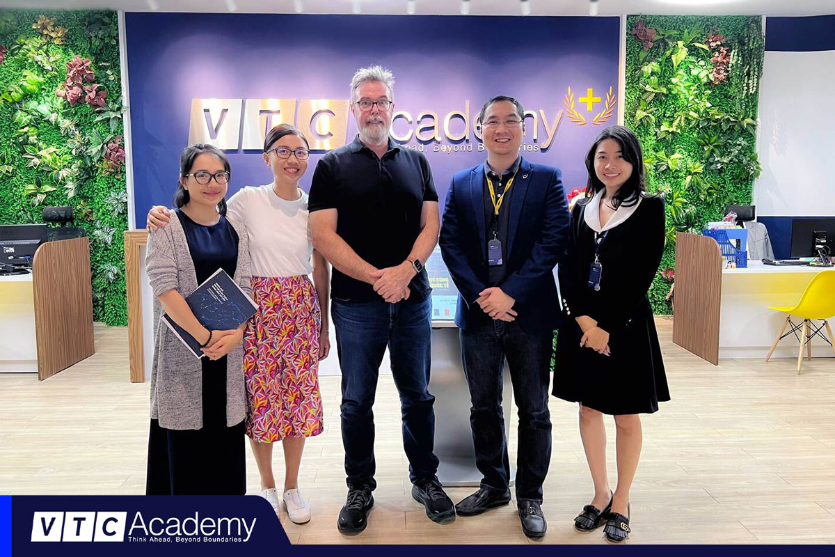 VTC Academy is honored to welcome the delegation from Apple Education (Singapore) for a visit and in-depth collaboration discussion in the field of education.