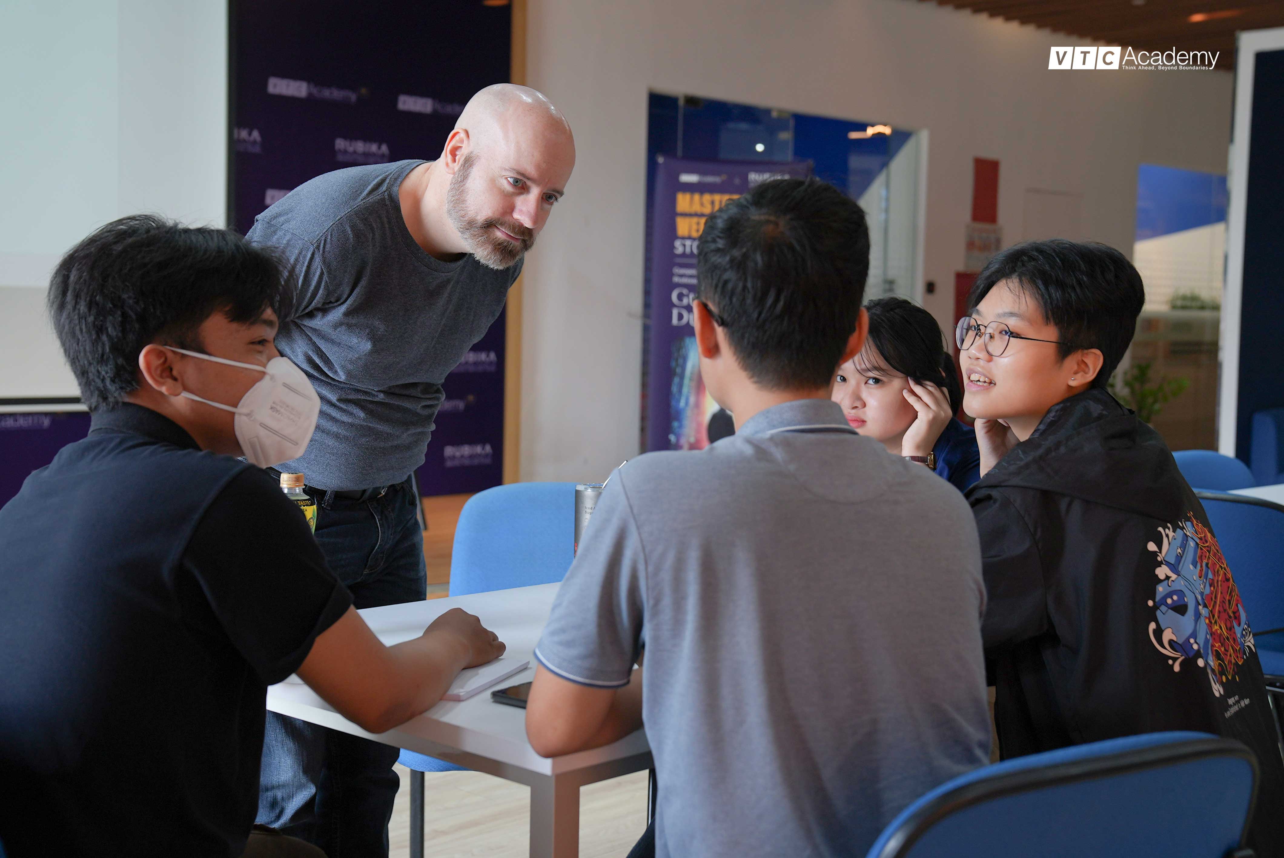 The impressive storytelling practice class with RUBIKA lecturer: Director Guy-Roger Duvert