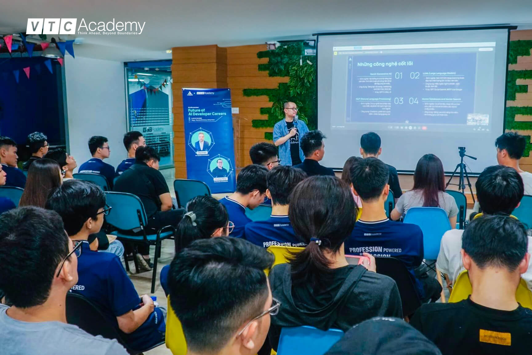 Khai mở lộ trình sự nghiệp cho AI Developer tại talkshow: “AI info section: Future of AI developer careers”