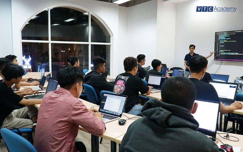Từ con số 0 đến Lập trình viên Full-stack: Lộ trình học chi tiết và phương pháp vượt khó 2 Học lập trình qua dự án thực tế tại VTC Academy