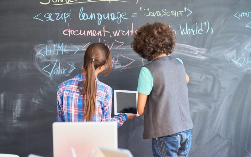 Giải mã câu hỏi "Học lập trình ở đâu?": Bản đồ chi tiết giúp bạn chọn đúng lộ trình sự nghiệp 3 Giải mã chính bạn: Chọn con đường phù hợp với mục tiêu và hoàn cảnh cá nhân