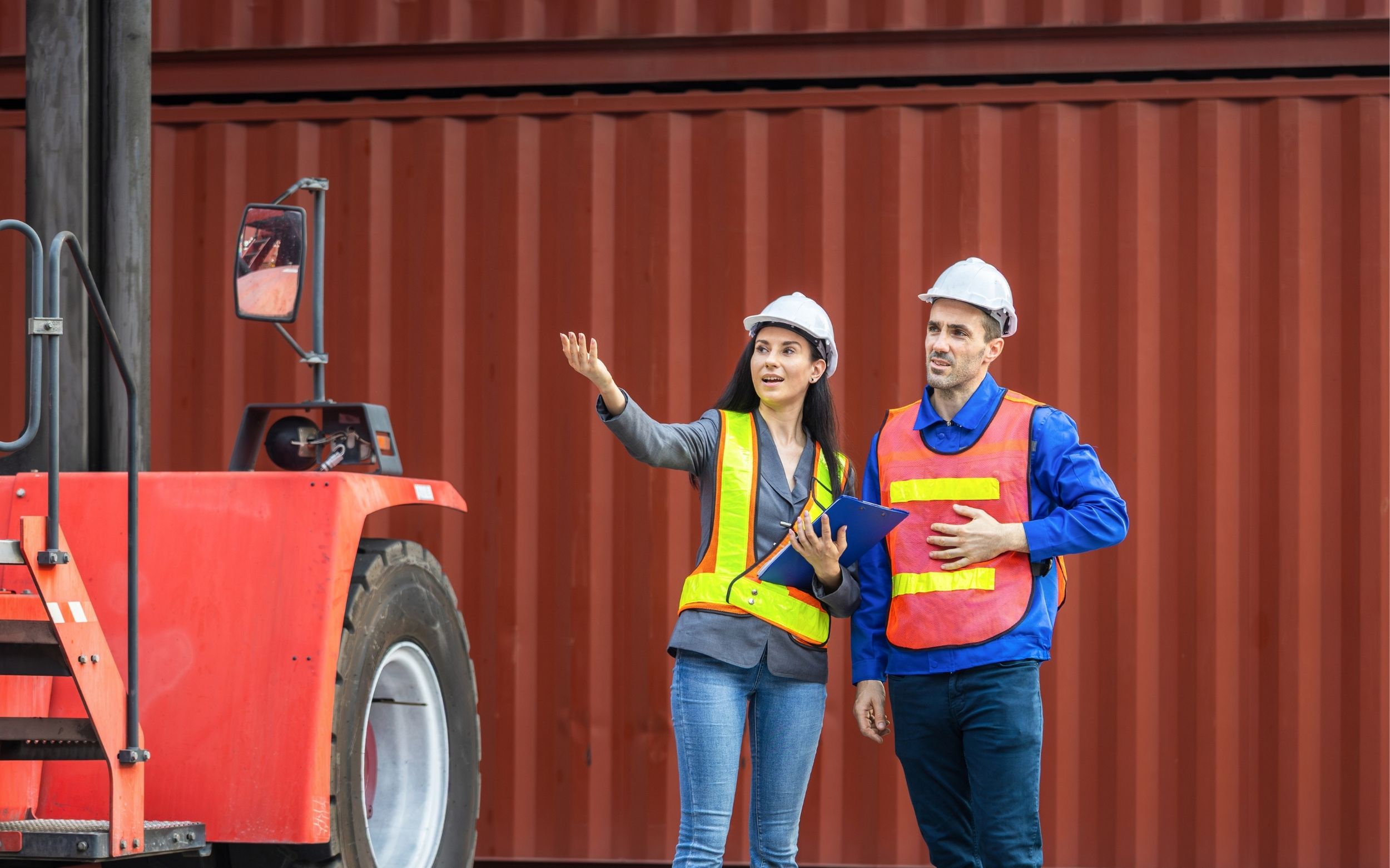 Giải mã nghề Nhân viên hiện trường (Operation Staff): Người hùng thầm lặng của ngành Logistics 2 Giải mã nhân viên hiện trường: Họ thực sự là ai?