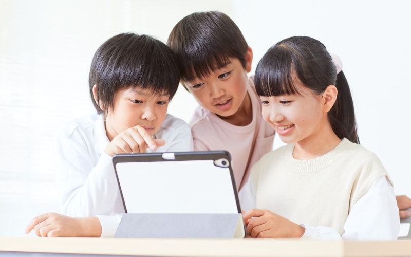 Độ tuổi phù hợp để trẻ bắt đầu tiếp cận