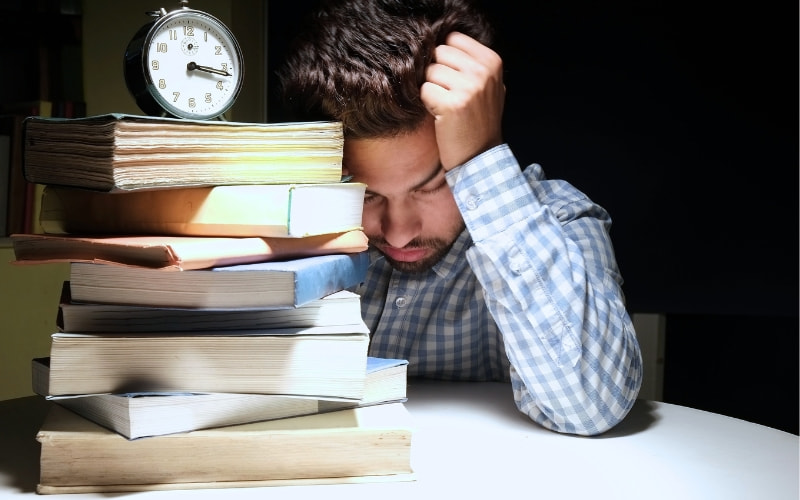 Cơn sốt học song ngành: khi đam mê đối đầu với áp lực đồng trang lứa