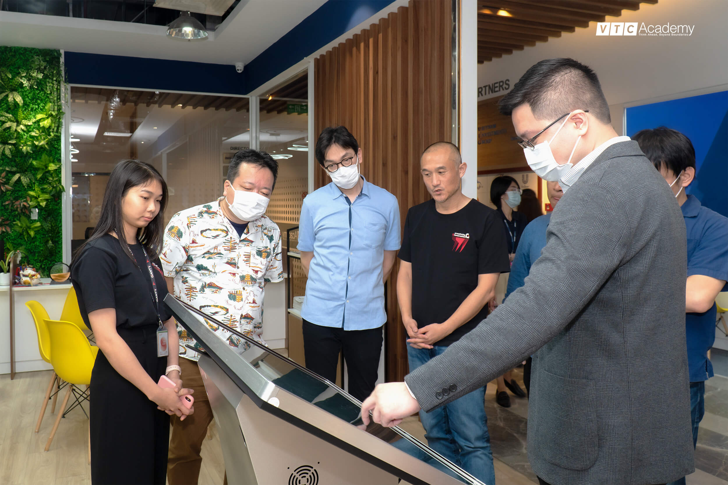 giao lưu giữa đại diện hai bên VTC Academy và GIANTY