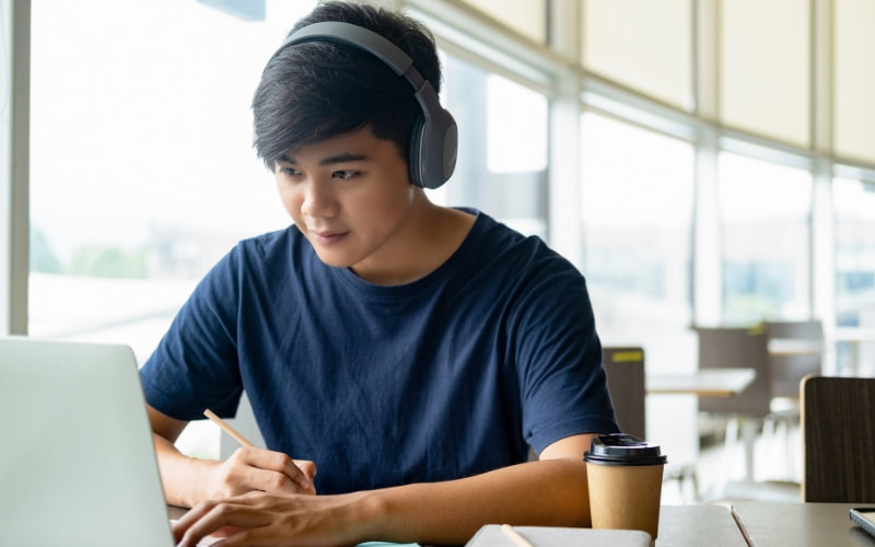 “Vũ khí” đa năng: những lợi thế vượt trội khi sở hữu tấm bằng kép