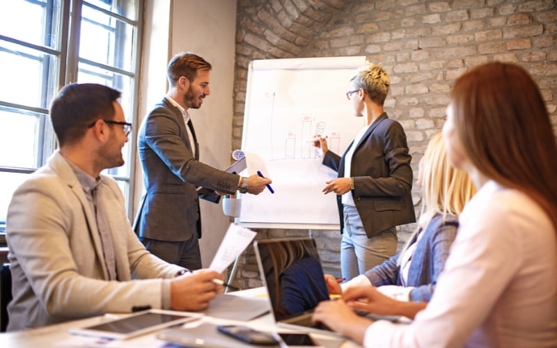 Cách doanh nghiệp khuyến khích nhân sự học và ứng dụng AI hiệu quả