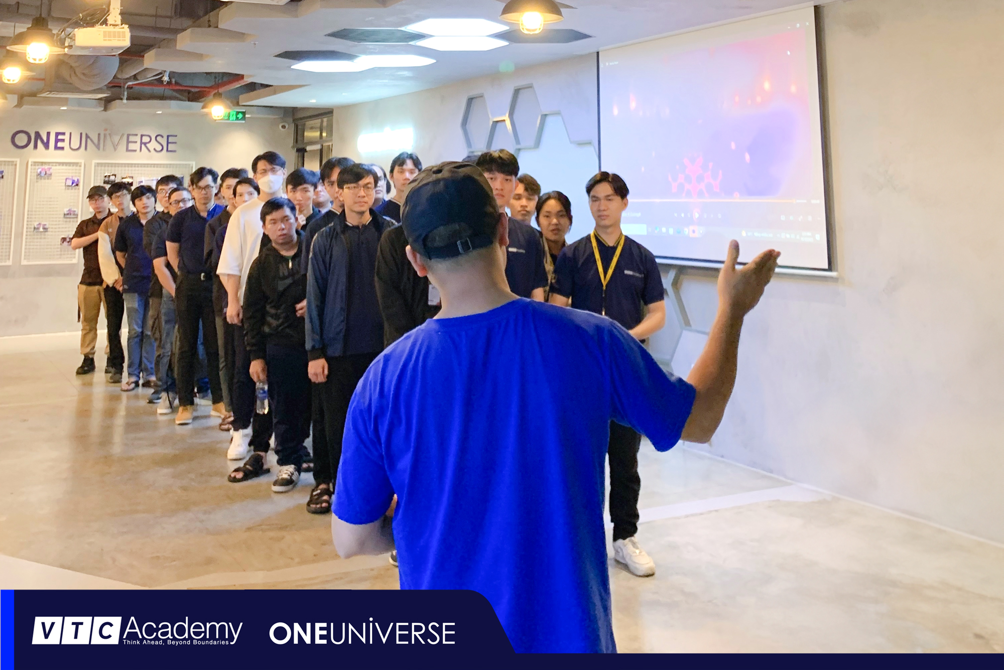 company-tour-one-universe-vn