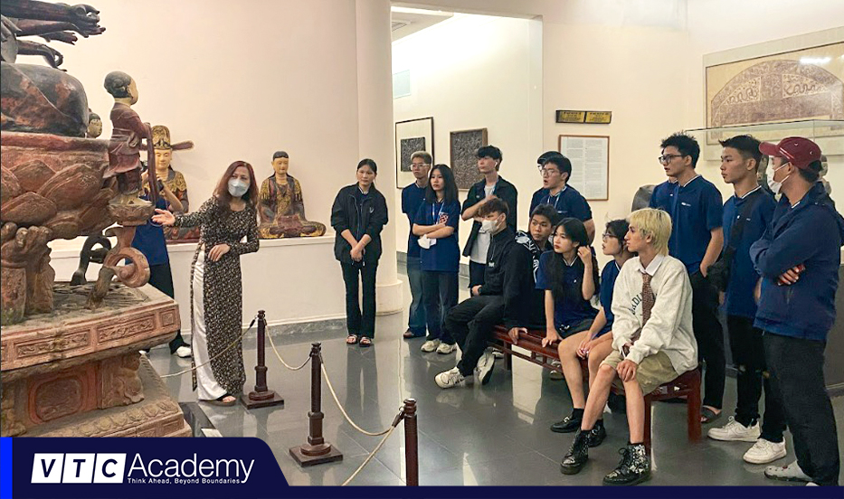 tham-quan-bao-tang-my-thuat-viet-nam