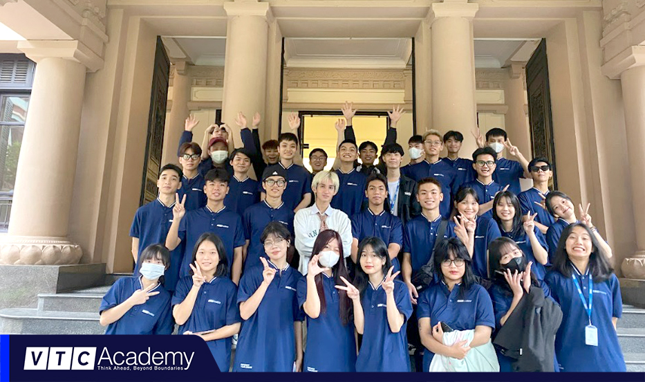 tham-quan-bao-tang-my-thuat-viet-nam