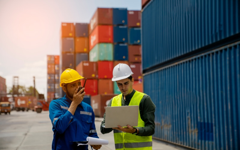 giữa buổi của nhân viên supply chain