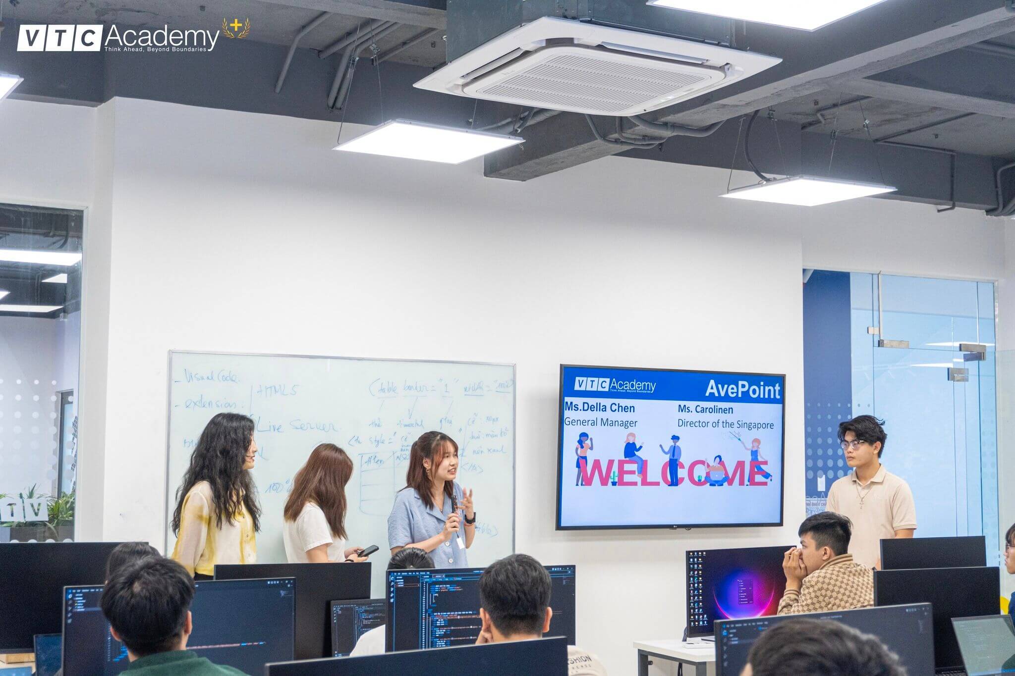 Khám phá cơ hội nghề nghiệp từ năm nhất tại Công ty đa quốc gia AvePoint dành cho học viên VTC Academy giao-luu-cong-ty-avepoint