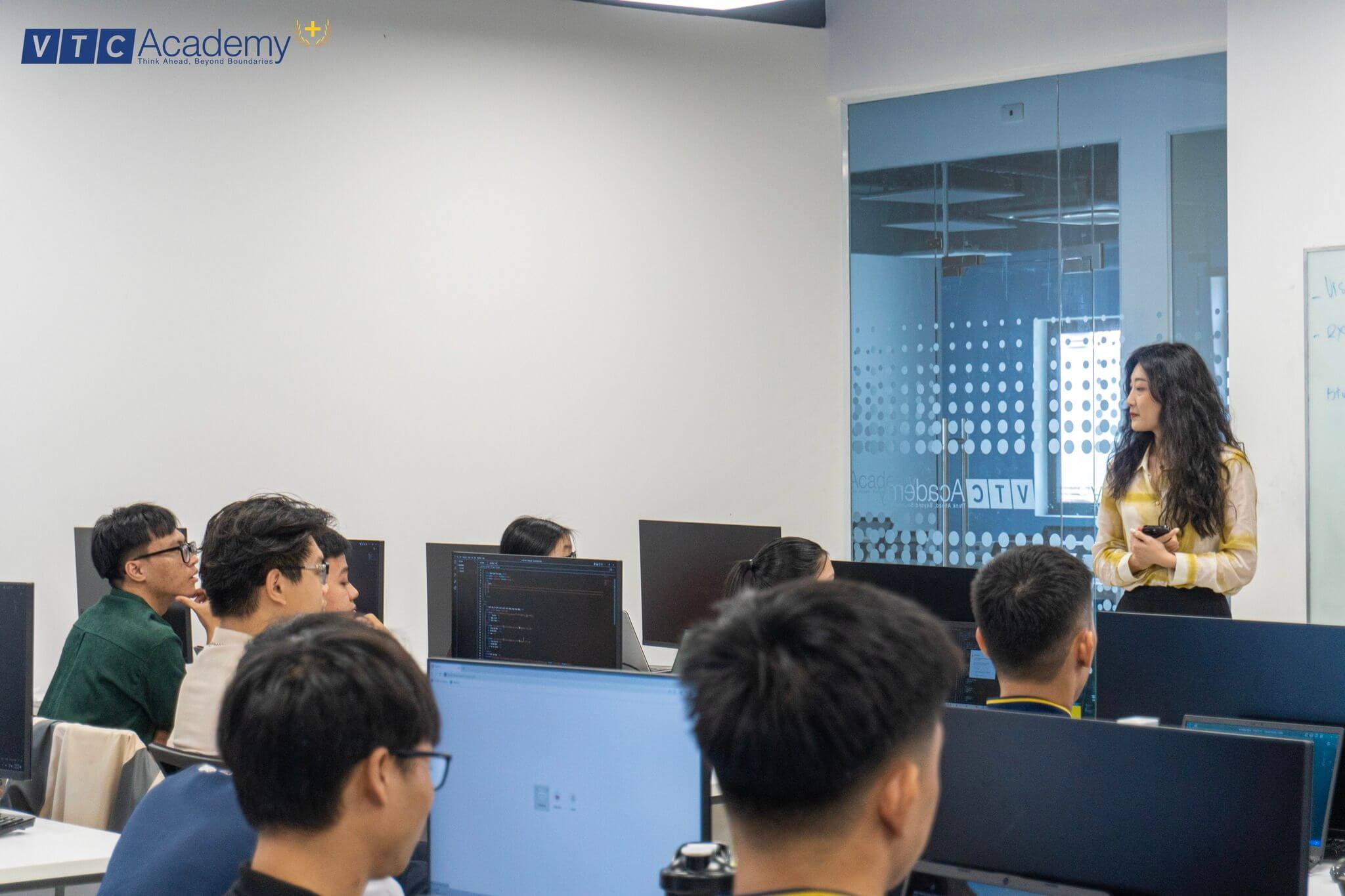 giao-luu-cong-ty-avepoint