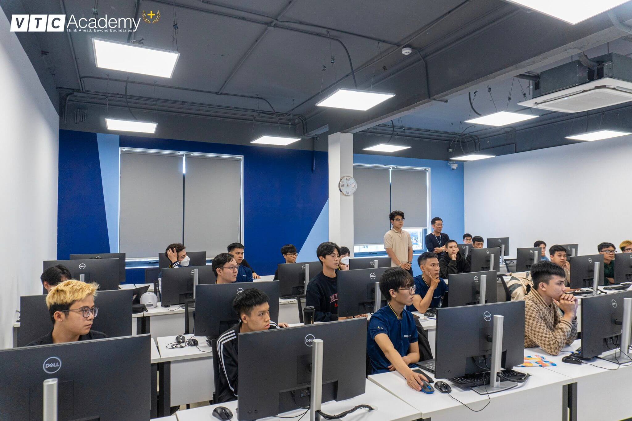 giao-luu-cong-ty-avepoint