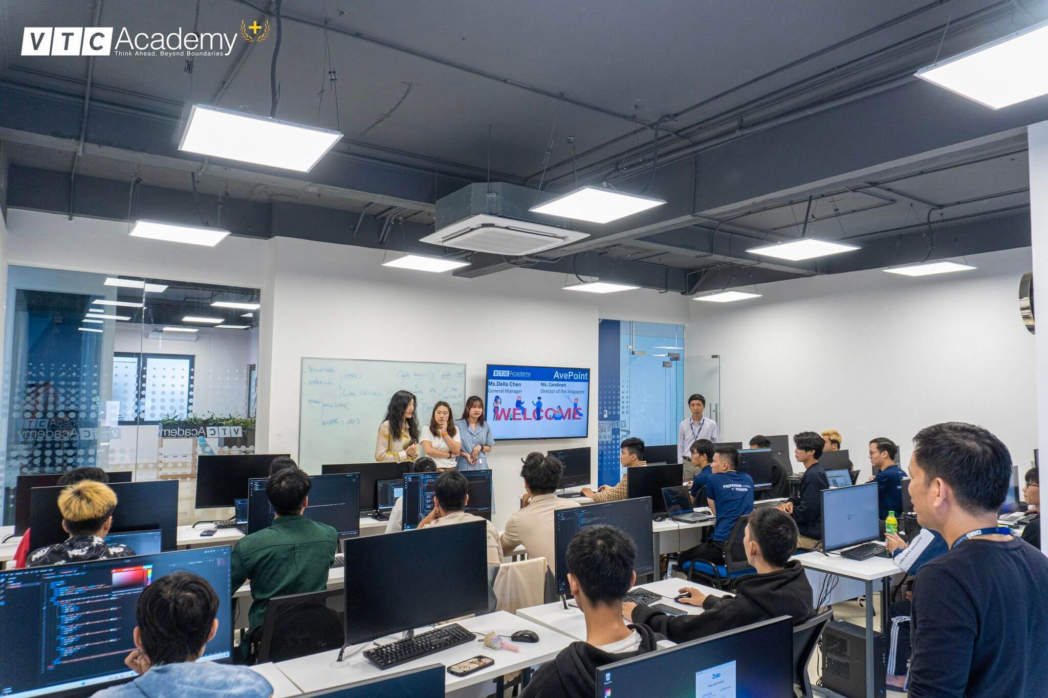 Khám phá cơ hội nghề nghiệp từ năm nhất tại Công ty đa quốc gia AvePoint dành cho học viên VTC Academy giao-luu-cong-ty-avepoint