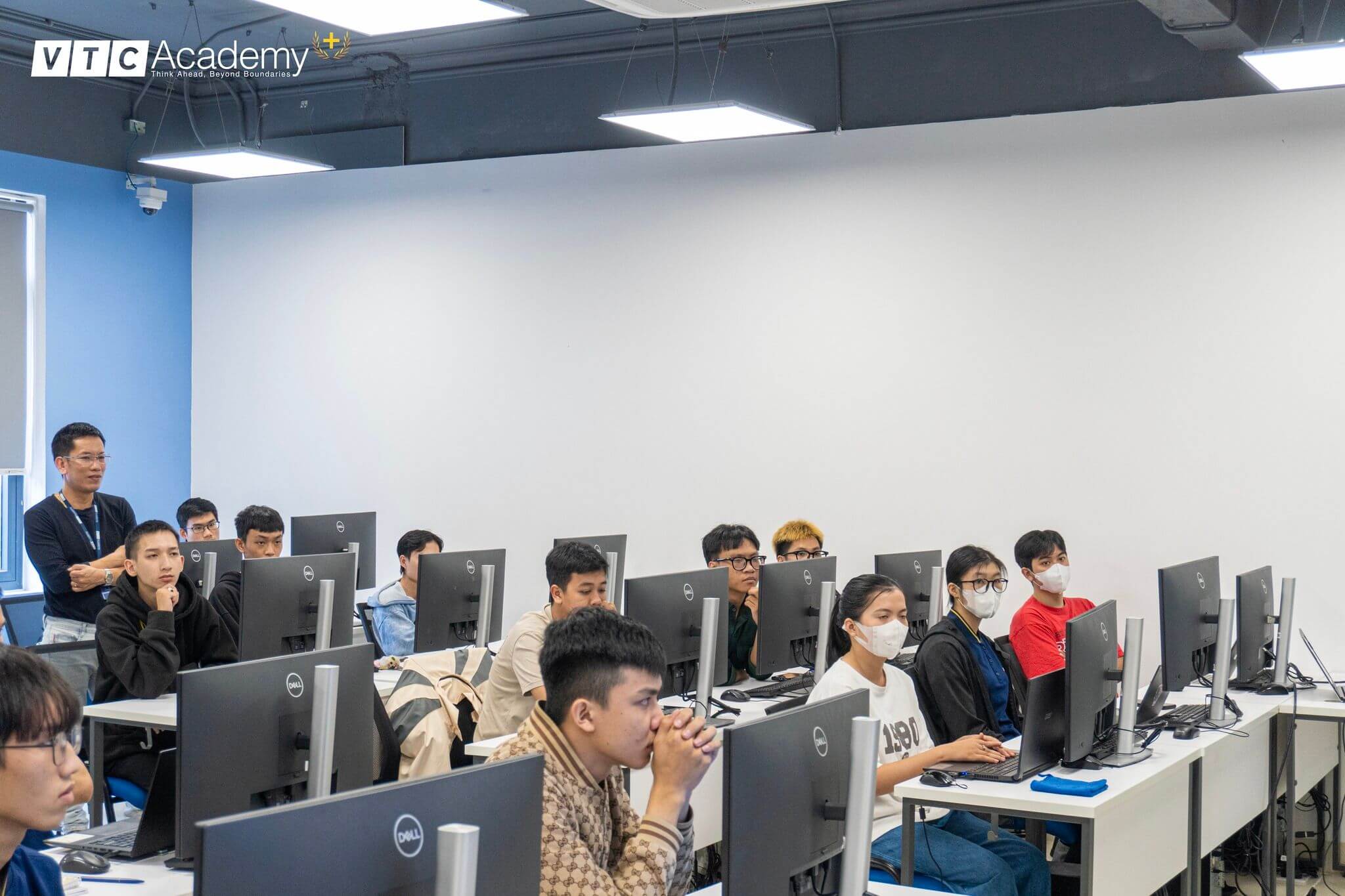 giao-luu-cong-ty-avepoint