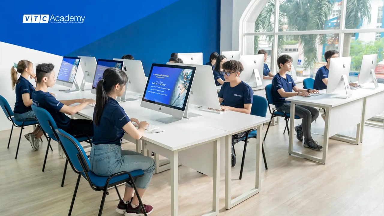 hoc-vien-dang-hoc-thuc-hanh-tai-vtc-academy