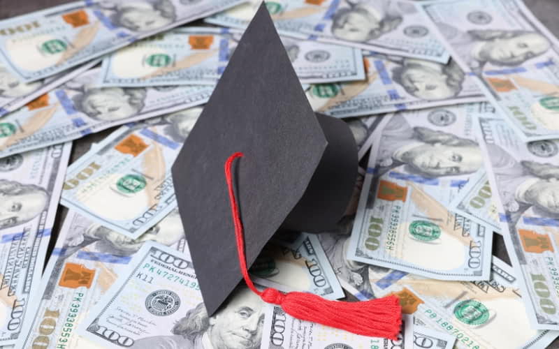 Mức học phí ngành thiết kế đồ họa trung bình hiện nay