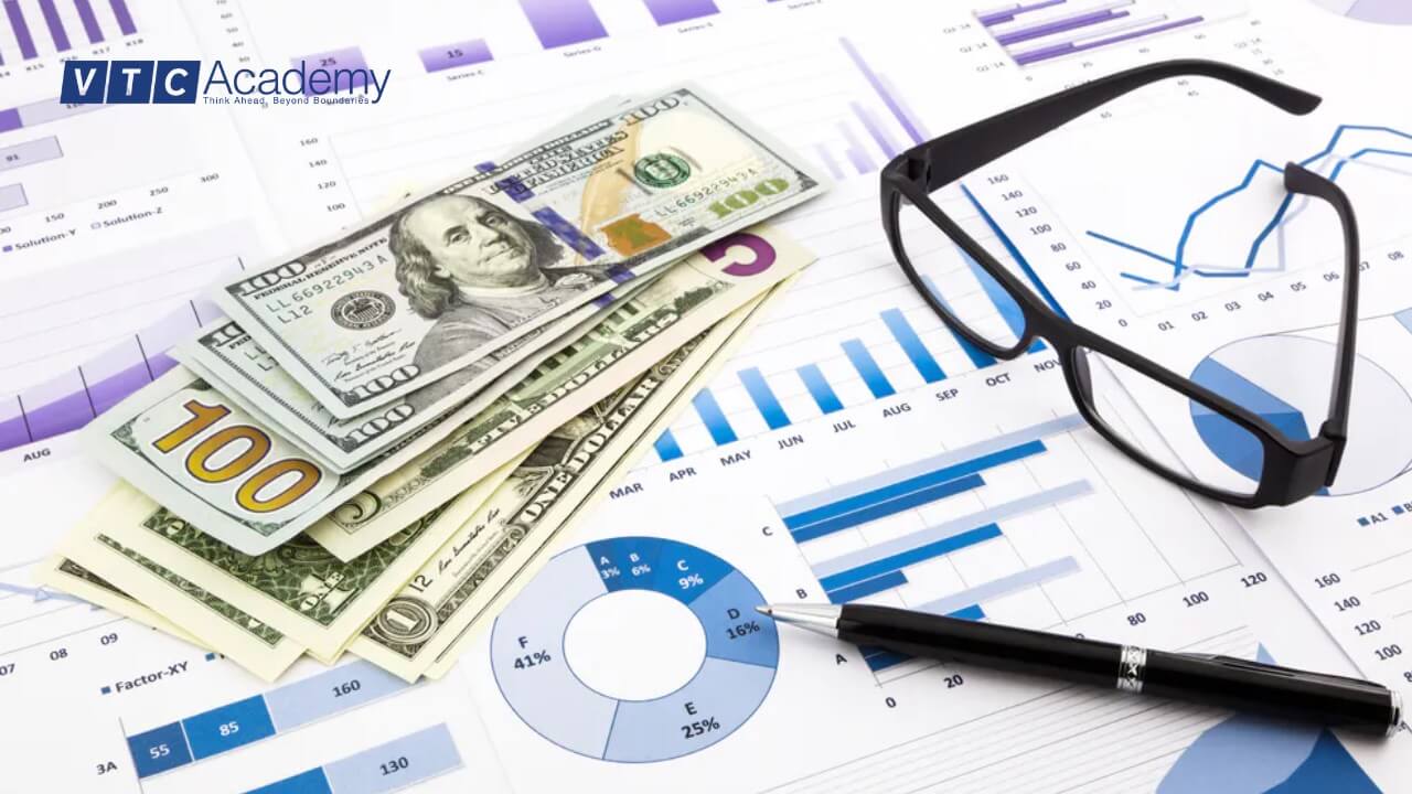 muc-luong-cua-nganh-digital-marketing-con-bi-anh-huong-rat-nhieu-boi-cac-yeu-to-phu