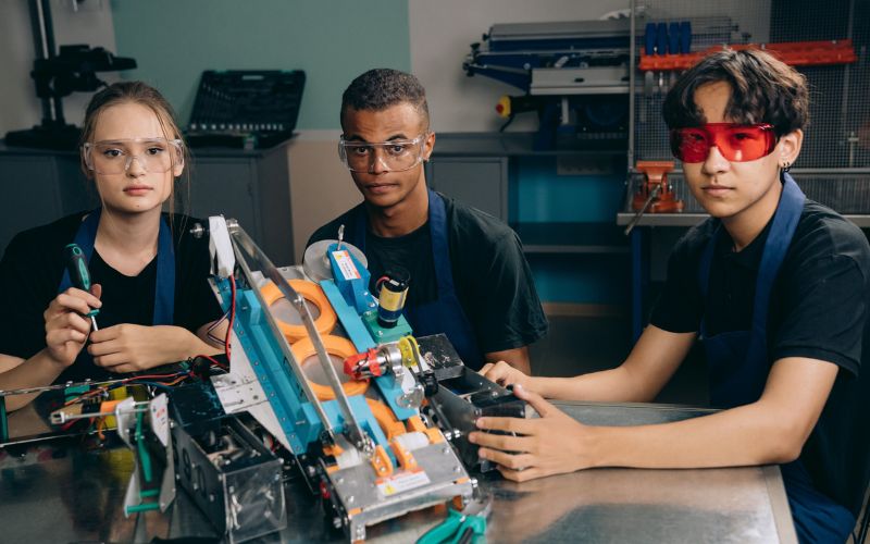 Thách thức khi người trẻ phụ thuộc vào AI hoặc không theo kịp